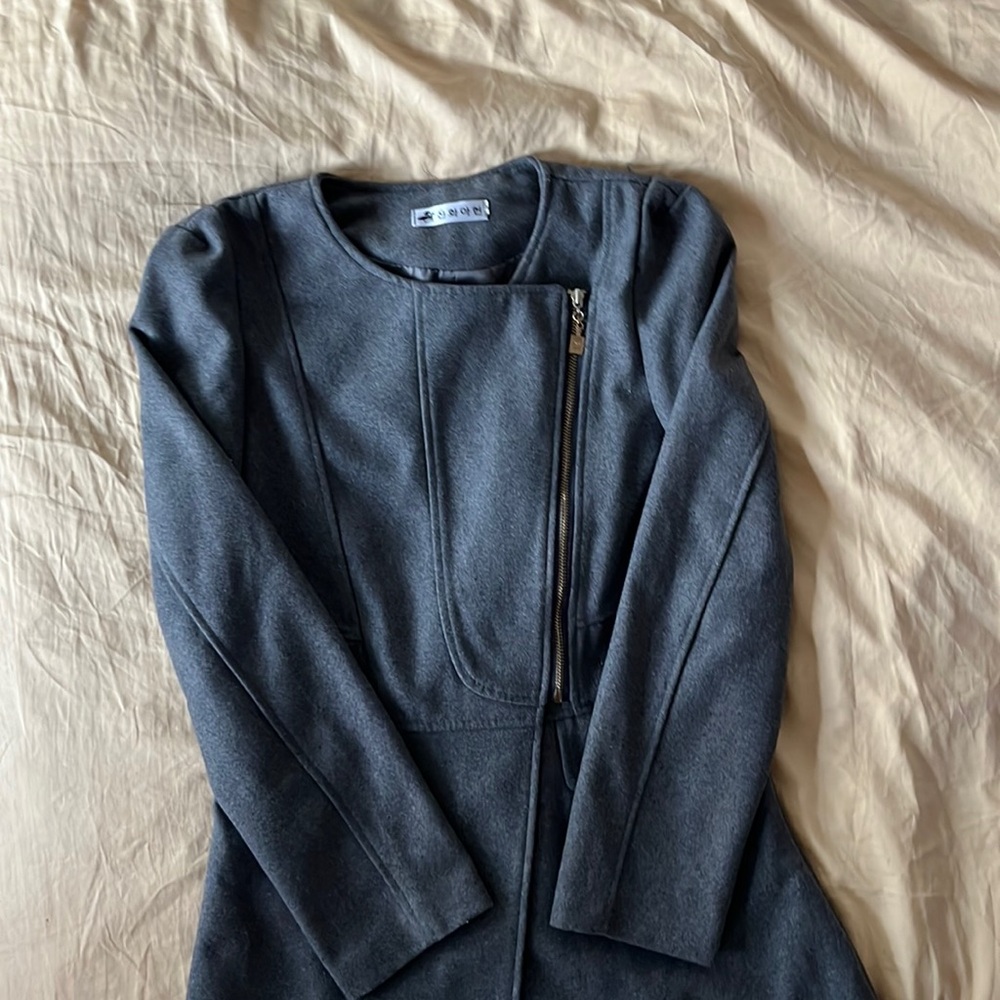 Stylish Gray Zip-Up Jacket